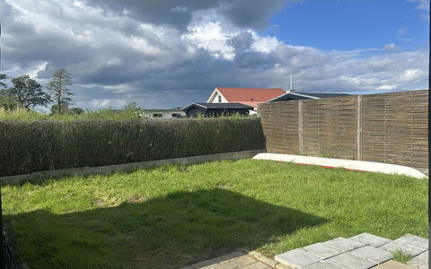 Sylvelin - 40M from the Sea: Nube, Lotto, Prato, Giardino, Backyard, Landscaping, Cortile, Hedge, Home Scherma