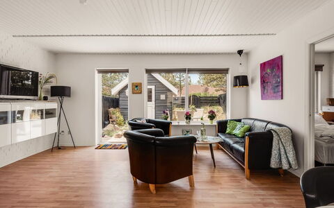 Heloise - 900M from the Sea: Interior Design, Pavimentazione, Pavimento, Divano, Parete, Pavimento In Legno, Legna, Soggiorno, Mobilia, Soffitto