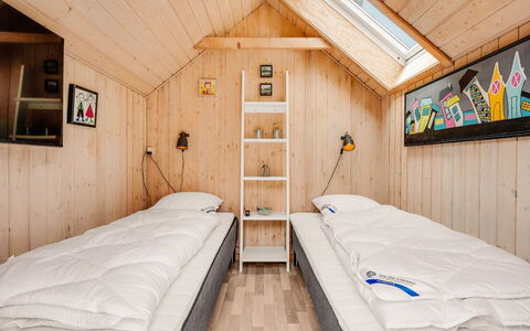 Heloise - 900M from the Sea: Camera Da Letto, Legna, Letto, Interior Design, Letto A Castello, Pavimento, Lenzuolo, Bedding, Mobilia, Casa