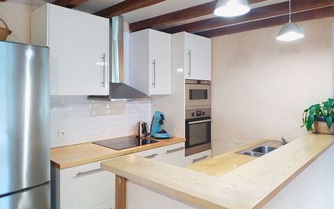L'Ancienne Ferme: Controsoffitto, Mobilia, Cucina, Elettrodomestico Da Cucina, Cabinetry, Pavimentazione, Interior Design, Apparecchio Major, Legna, Pavimento