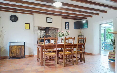 L'Ancienne Ferme: Mobilia, Interior Design, Pavimentazione, Legna, Tavolo, Soffitto, Sedia, Pavimento, Camera, Sala Da Pranzo