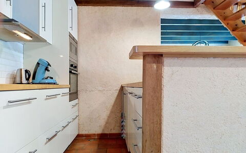 L'Ancienne Ferme: Pavimentazione, Controsoffitto, Legna, Pavimento, Interior Design, Mobilia, Cucina, Cabinetry, Soffitto, Elettrodomestico Da Cucina