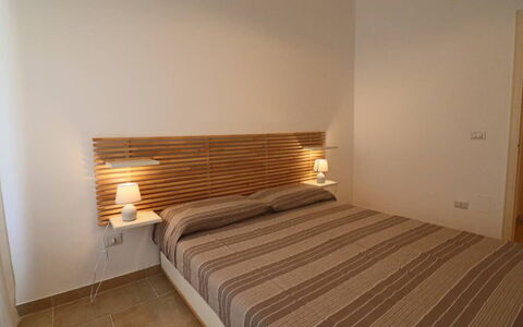 Nausica: Letto, Mobilia, Camera Da Letto, Interior Design, Legna, Bedding, Lenzuolo, Pavimento, Pavimentazione, Biancheria