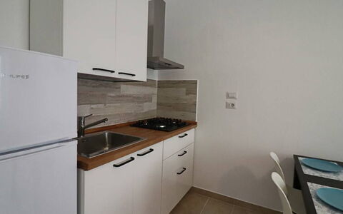 Nausica: Pavimentazione, Interior Design, Pavimento, Legna, Mobilia, Apparecchio Major, Controsoffitto, Cabinetry, Cucina, Camera