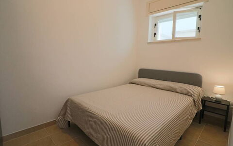 Nausica: Camera Da Letto, Letto, Interior Design, Pavimento, Legna, Mobilia, Lenzuolo, Bedding, Pavimentazione, Camera