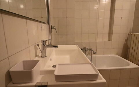Nausica: Idraulico Fixture, Lavandino Del Bagno, Lavello, Bagno, Rubinetto, Pavimentazione, Interior Design, Pavimento, Idraulico, Camera