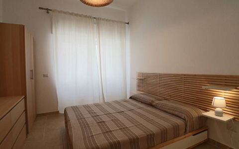 Nausica: Letto, Mobilia, Interior Design, Camera Da Letto, Parete, Bedding, Legna, Lenzuolo, Pavimento, Pavimentazione