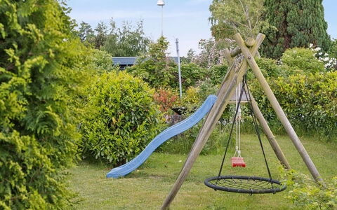 Arise - 1.5Km from the Sea: Attrezzatura Giochi All'Aperto, Terreno Di Gioco, Swing, Tempo Libero, Campo Da Giuoco, Scivolo, Giardino, Parco, Shade, Prato