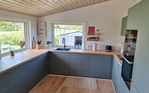Arise - 1.5Km from the Sea: Pavimentazione, Legna, Pavimento, Cucina, Elettrodomestico Da Cucina, Cabinetry, Interior Design, Pavimento In Legno, Controsoffitto, Mobilia