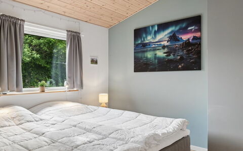 Arise - 1.5Km from the Sea: Camera Da Letto, Legna, Letto, Interior Design, Soffitto, Lenzuolo, Pavimento, Bedding, Pavimentazione, Telaio Del Letto