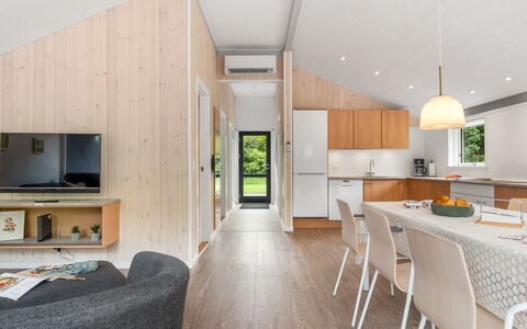 Sibyll - 1Km from the Sea: Interior Design, Soffitto, Pavimentazione, Pavimento, Pavimento In Legno, Latifoglie, Cucina & Sala Da Pranzo Tavolo, Color Legno, Plank, Soggiorno
