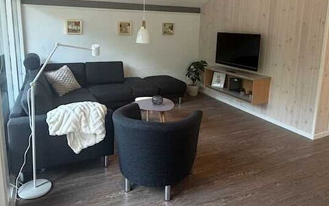 Sibyll - 1Km from the Sea: Mobilia, Pavimentazione, Interior Design, Pavimento, Divano, Legna, Soggiorno, Soffitto, Pavimento In Legno, Camera