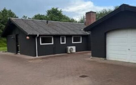 Sibyll - 1Km from the Sea: Tetto, Casa, Casa, Villetta, Raccordo, Driveway, Capannone, Porta Del Garage, Box Auto, Cortile