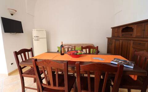 Casa Rachele a Otranto: Mobilia, Legna, Pavimentazione, Pavimento, Interior Design, Tavolo, Cucina & Sala Da Pranzo Tavolo, Sala Da Pranzo, Camera, Latifoglie
