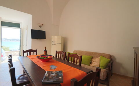 Casa Rachele a Otranto: Mobilia, Cucina & Sala Da Pranzo Tavolo, Sedia, Color Legno, Latifoglie, Sala Da Pranzo, Vernice, Tavolo Esterno, Apparecchio Major, Ristorante