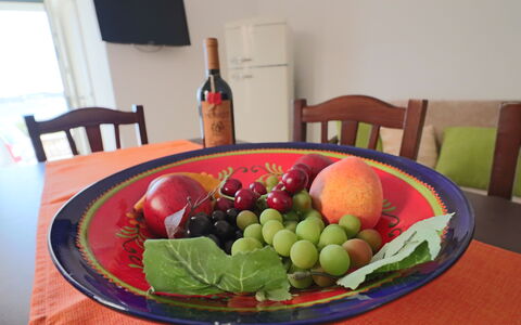 Casa Rachele a Otranto: Tavola, Cibo, Serveware, Dishware, Tavolo, Mobilia, Piatto, Frutta, Ingrediente, Tovaglia