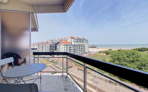 Poseidon with Seaview & Parking: Appartamento, Balcone, Condominio, Bicchiere, Shade, Illuminazione Diurna, Hotel
