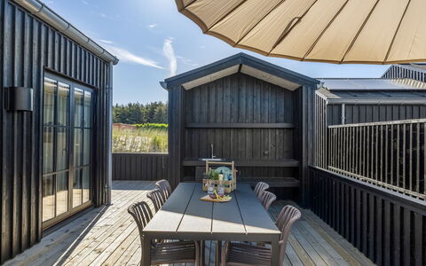 Raimund - 600M from the Sea: Legna, Materiale Composito, Deck, Latifoglie, Plank, Color Legno, Raccordo, Shade, Pavimento In Legno, Portico