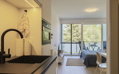 Gárdonyi Garden: Interior Design, Legna, Pavimentazione, Mobilia, Cucina, Soffitto, Pavimento, Controsoffitto, Camera, Appartamento