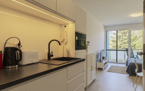 Gárdonyi Garden: Cucina, Interior Design, Controsoffitto, Pavimentazione, Legna, Pavimento, Elettrodomestico Da Cucina, Mobilia, Soffitto, Cabinetry