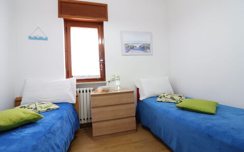 Margherita: Mobilia, Pavimentazione, Pavimento, Interior Design, Camera Da Letto, Legna, Letto, Camera, Tessile, Lenzuolo
