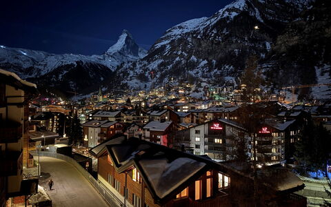 Saphir: Geografia Montane, Montagna, Collina, Catena Montuosa, Città, Cittadina, Architettura, Zona Residenziale, Paesaggio, Hill Station