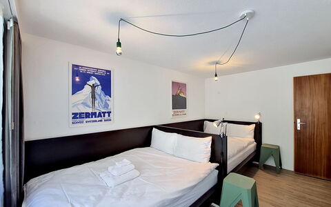 Saphir: Pavimentazione, Pavimento, Interior Design, Camera Da Letto, Mobilia, Letto, Soffitto, Telaio Del Letto, Bedding, Appartamento