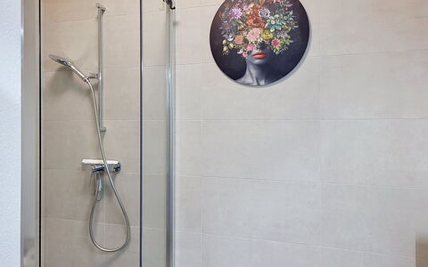 Apt. City Stay Lugano: Idraulico Fixture, Pavimentazione, Bagno, Soffione Doccia, Piastrella, Pavimento, Idraulico, Doccia, Interior Design, Doccia Bar
