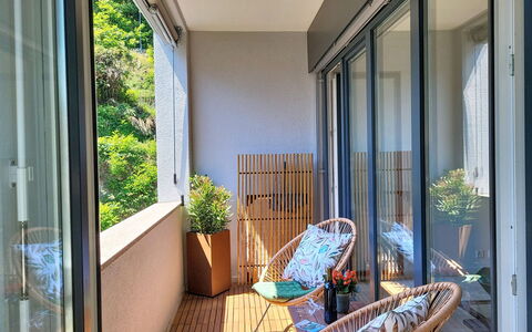 Apt. City Stay Lugano: Legna, Interior Design, Balcone, Appartamento, Bicchiere, Eco Hotel, Color Legno, Deck, Latifoglie, Shade