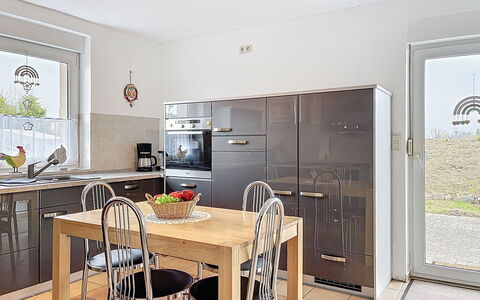 Ankerplatz: Mobilia, Cucina, Controsoffitto, Interior Design, Pavimentazione, Cabinetry, Elettrodomestico Da Cucina, Sedia, Pavimento, Legna