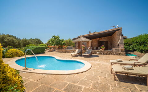 Son Julia de Sa Torre: Blu, Piscina, Mobili Da Esterno, Ricorrere, Shade, Sedia, Flagstone, Eco Hotel, Ombrello, Villa