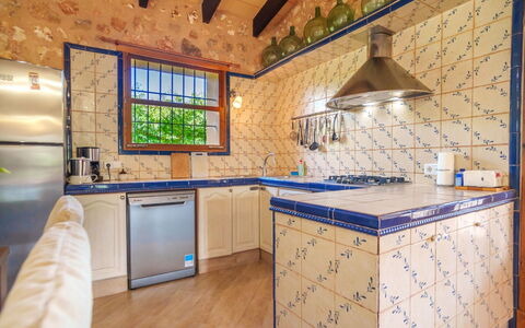 Son Julia de Sa Torre: Pavimentazione, Pavimento, Interior Design, Piastrella, Cucina, Soffitto, Camera, Color Legno, Controsoffitto, Mosaico