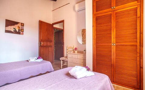 Son Julia de Sa Torre: Pavimento, Appartamento, Porta, Color Legno, Soffitto, Camera Da Letto, Latifoglie, Porta A Casa, Letto, Bedding