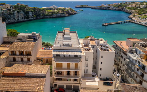 Near the Sea: Città, Appartamento, Estate, Zona Residenziale, Insediamento Umano, Costa, Mare, Condominio, Balcone, Resort Citta '