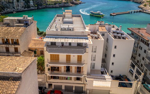 Near the Sea: Costruzione, Città, Appartamento, Zona Residenziale, Quartiere, Cittadina, Insediamento Umano, Condominio, Uso Misto, Balcone