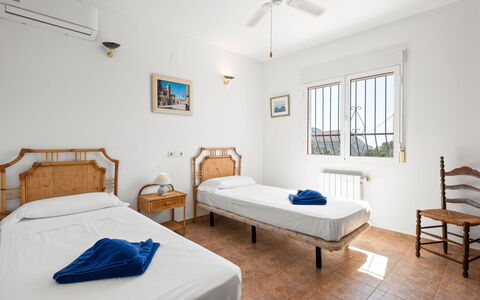 Blake: Mobilia, Appartamento, Telaio Del Letto, Camera Da Letto, Letto, Hotel, Bedding, Dormitorio, Materasso, Ostello
