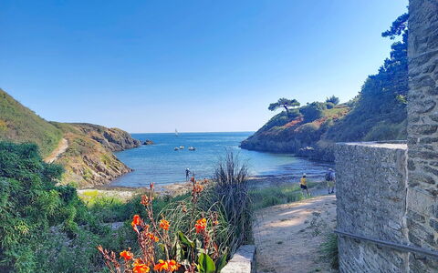 La Sardinerie de la Crique de Porsac'H: Blu, Acqua, Corpo D'Acqua, Costa, Costiera E Morfologie Oceanic, Alveo, Promontorio, Riva, Promontorio, Baia