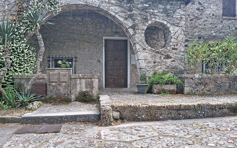 Le Moulin du Loup: Interior Design, Appartamento, Balcone, Latifoglie, Color Legno, Pavimento In Legno, Corrimano, Illuminazione Diurna, Hotel, Attico