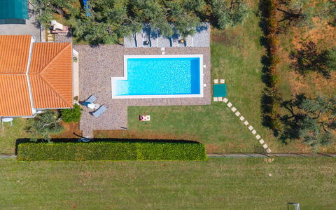 Villa Greta: Interior Design, Appartamento, Balcone, Latifoglie, Color Legno, Pavimento In Legno, Corrimano, Illuminazione Diurna, Hotel, Attico