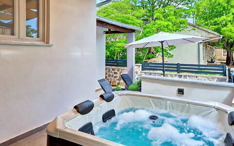 Nadalina: Idraulico Fixture, Vasca Da Bagno, Piscina, Ricorrere, Vasca Idromassaggio, Sedia, Idraulico, Pianta Della Casa, Eco Hotel