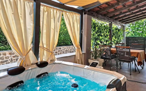 Nadalina: Mobilia, Piscina, Interior Design, Ricorrere, Shade, Sedia, Eco Hotel, Tempo Libero, Pianta Della Casa