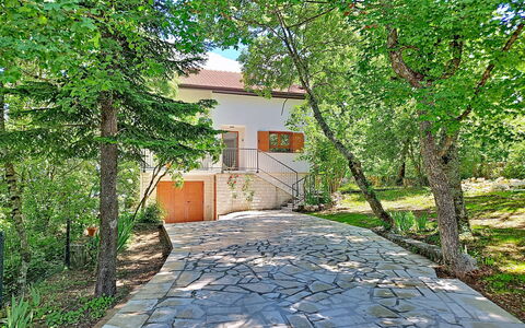 Orba: Interior Design, Appartamento, Balcone, Latifoglie, Color Legno, Pavimento In Legno, Corrimano, Illuminazione Diurna, Hotel, Attico