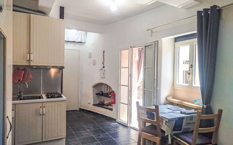 Piazzetta Che Non C'Era: Interior Design, Appartamento, Balcone, Latifoglie, Color Legno, Pavimento In Legno, Corrimano, Illuminazione Diurna, Hotel, Attico