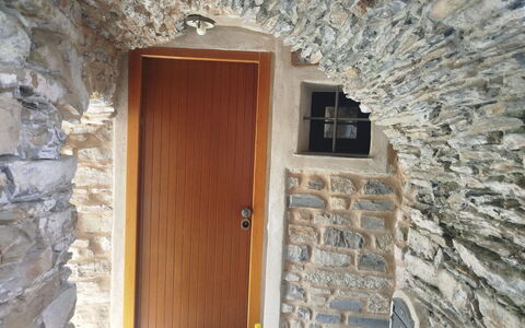 Piazzetta Che Non C'Era: Interior Design, Appartamento, Balcone, Latifoglie, Color Legno, Pavimento In Legno, Corrimano, Illuminazione Diurna, Hotel, Attico