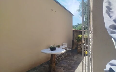 Piazzetta Che Non C'Era: Interior Design, Appartamento, Balcone, Latifoglie, Color Legno, Pavimento In Legno, Corrimano, Illuminazione Diurna, Hotel, Attico