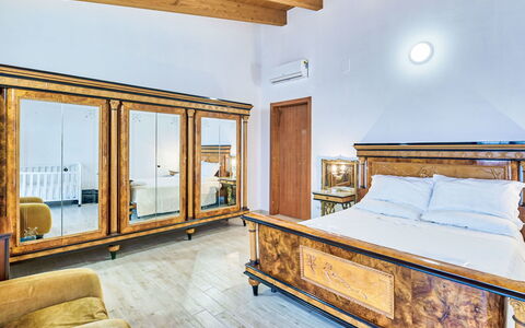 La Casa del Vino: Interior Design, Appartamento, Balcone, Latifoglie, Color Legno, Pavimento In Legno, Corrimano, Illuminazione Diurna, Hotel, Attico