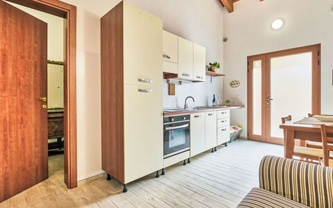 La Casa del Vino: Interior Design, Appartamento, Balcone, Latifoglie, Color Legno, Pavimento In Legno, Corrimano, Illuminazione Diurna, Hotel, Attico