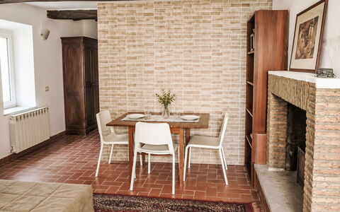 Casetta Belvedere: Interior Design, Appartamento, Balcone, Latifoglie, Color Legno, Pavimento In Legno, Corrimano, Illuminazione Diurna, Hotel, Attico