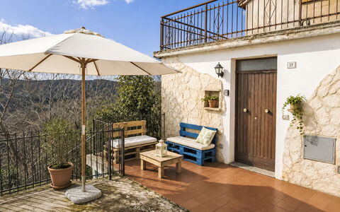 Casetta Belvedere: Interior Design, Appartamento, Balcone, Latifoglie, Color Legno, Pavimento In Legno, Corrimano, Illuminazione Diurna, Hotel, Attico