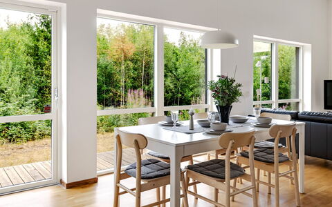 Paradiset 2: Mobilia, Interior Design, Pavimentazione, Sala Da Pranzo, Sedia, Pavimento, Tavolo, Cucina & Sala Da Pranzo Tavolo, Legna, Pavimento In Legno